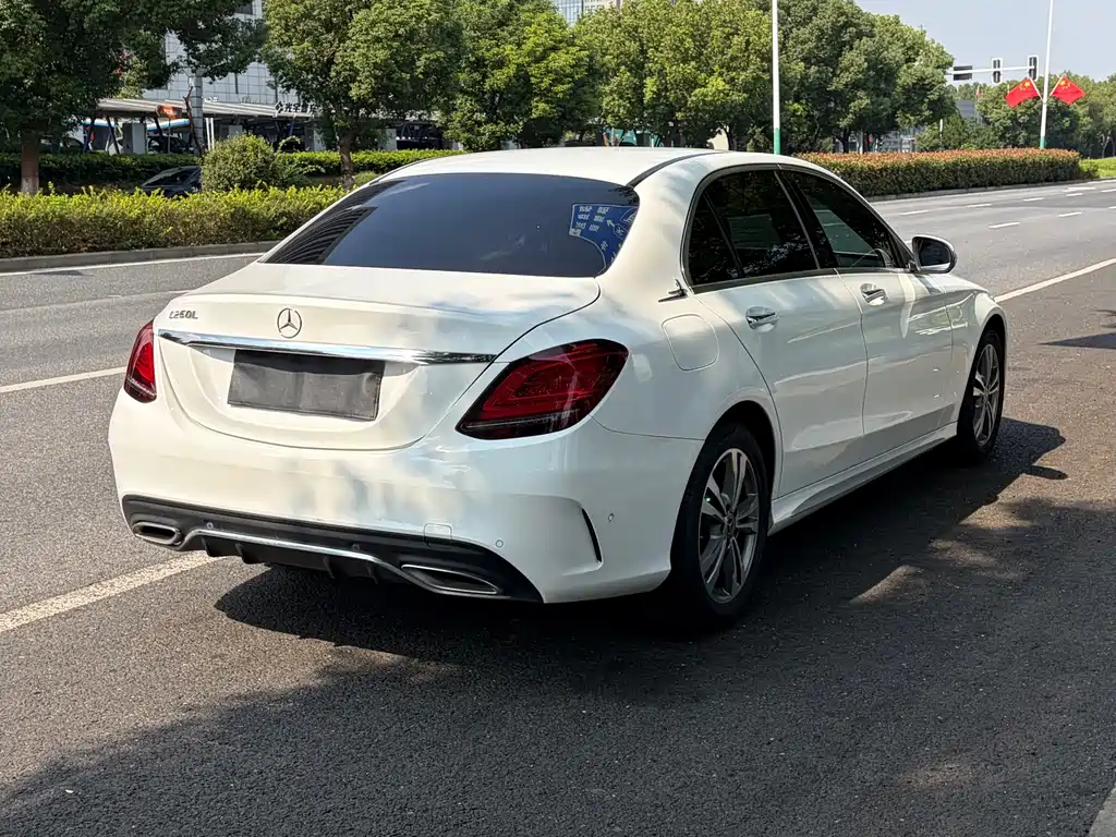 Mercedes-Benz C-Class — миниатюра 6