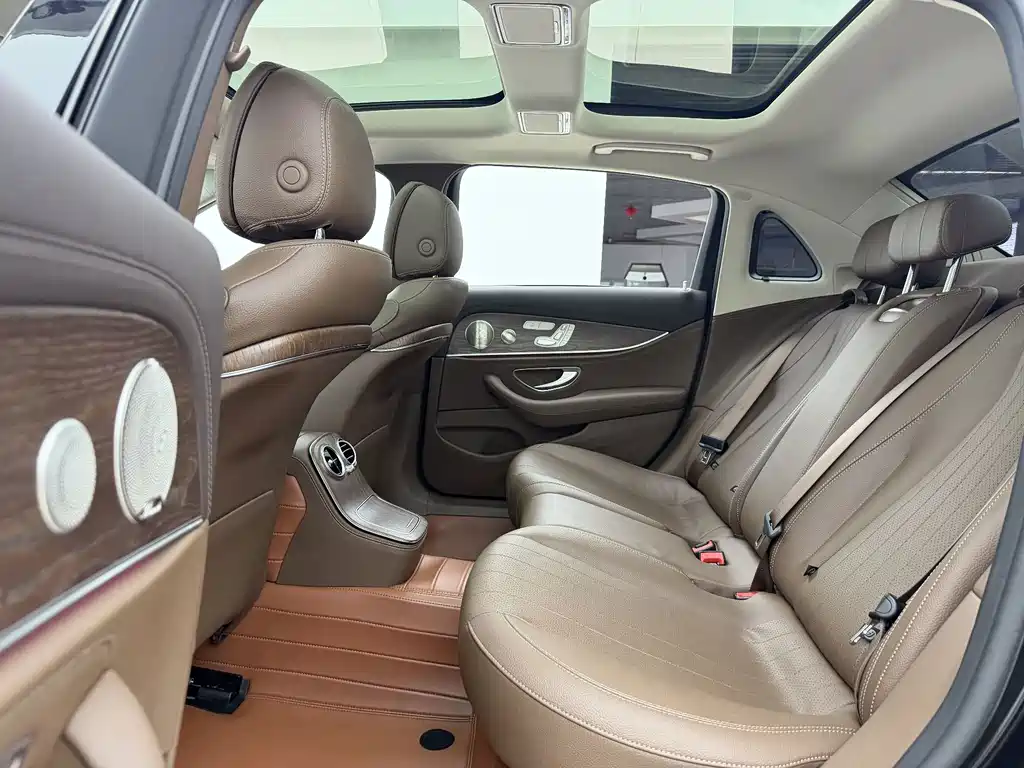 Mercedes-Benz E-Class — миниатюра 6