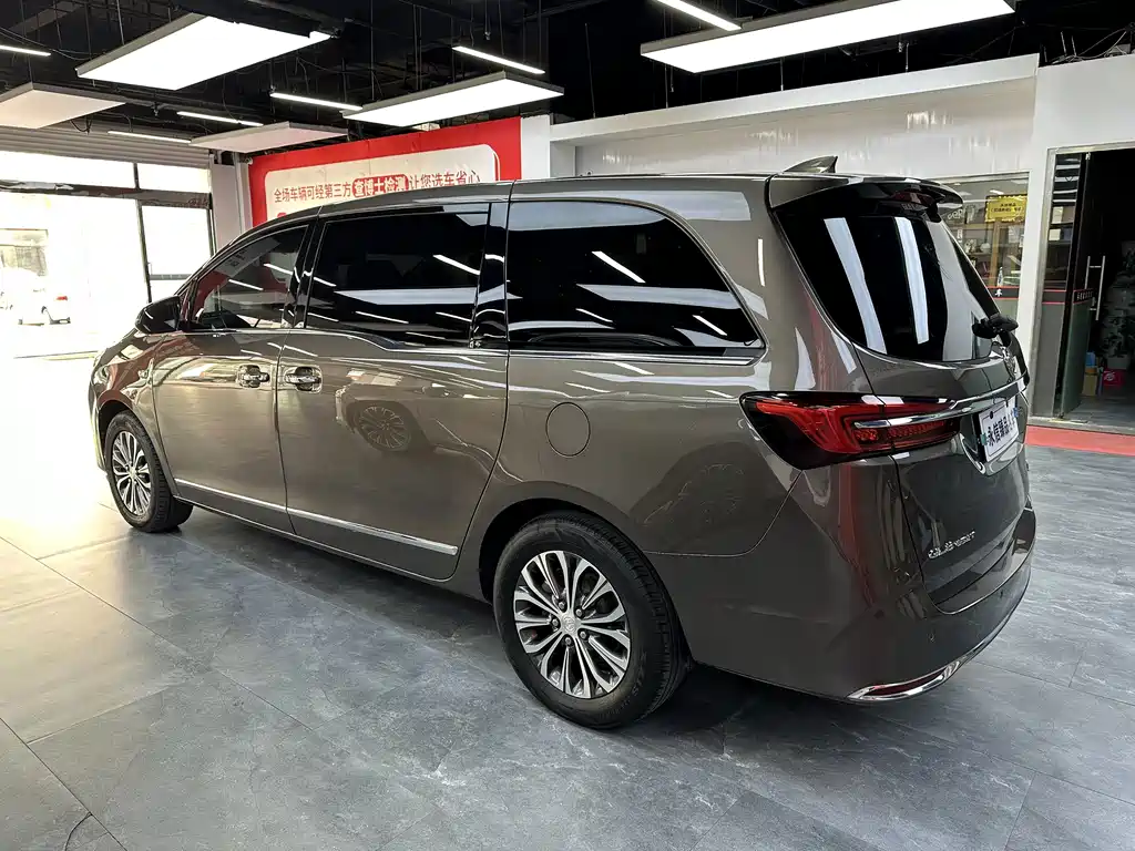 Buick GL8 — миниатюра 6