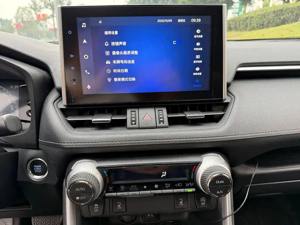 Toyota RAV4 — миниатюра 10