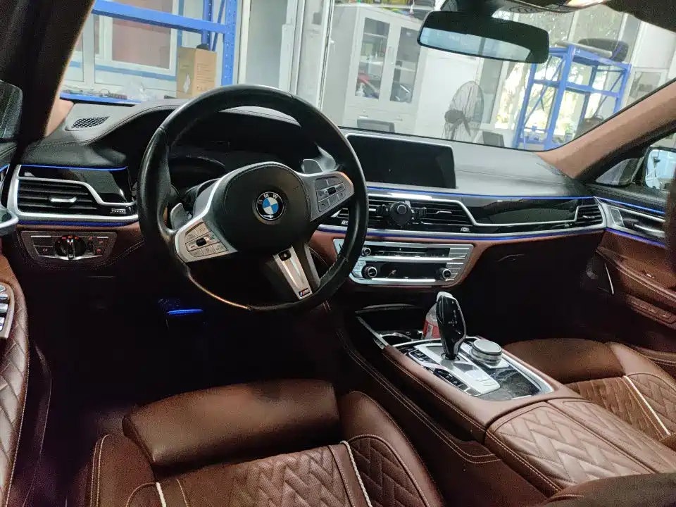 BMW 7 Series — миниатюра 3