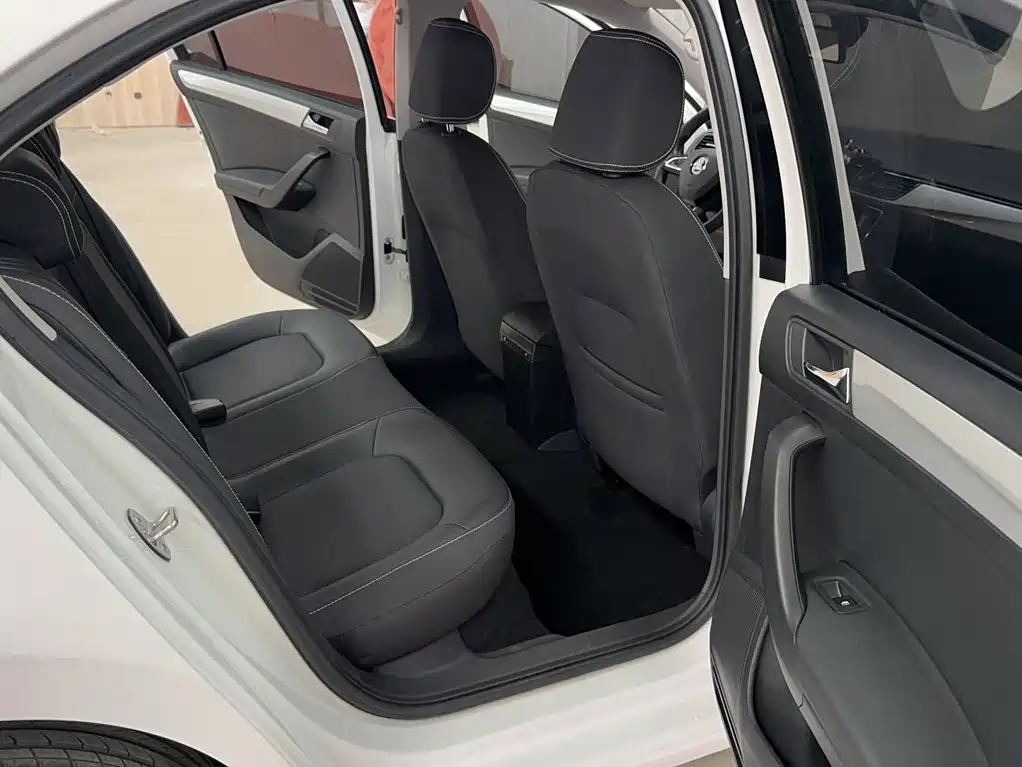 Skoda Rapid — миниатюра 4