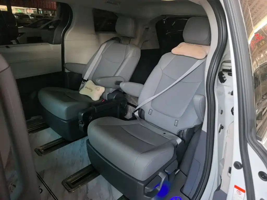 Toyota Granvia — миниатюра 17
