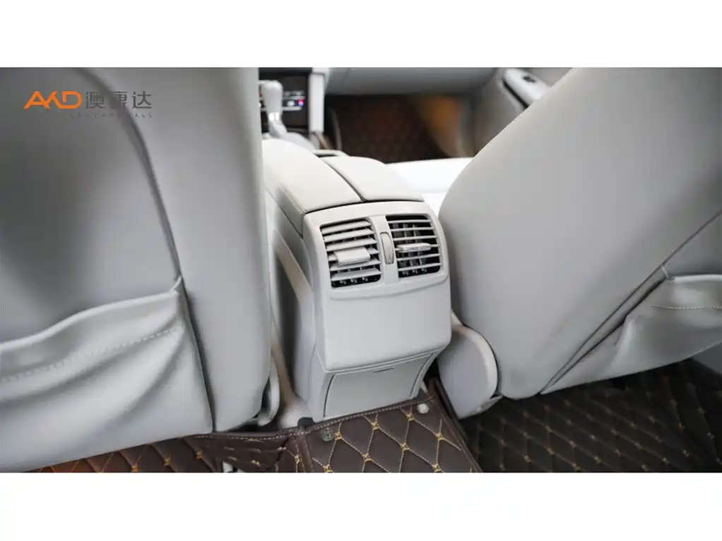 Mercedes-Benz E-Class — миниатюра 9