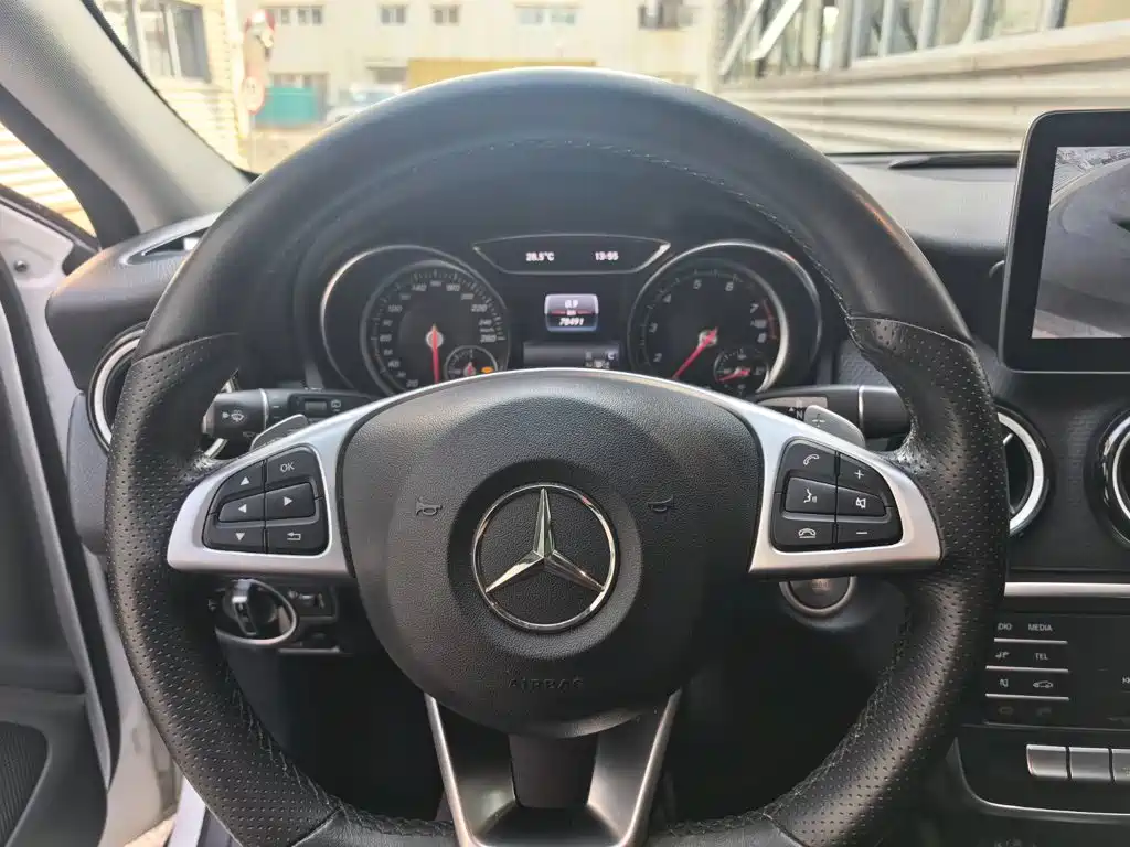 Mercedes-Benz GLA — миниатюра 13