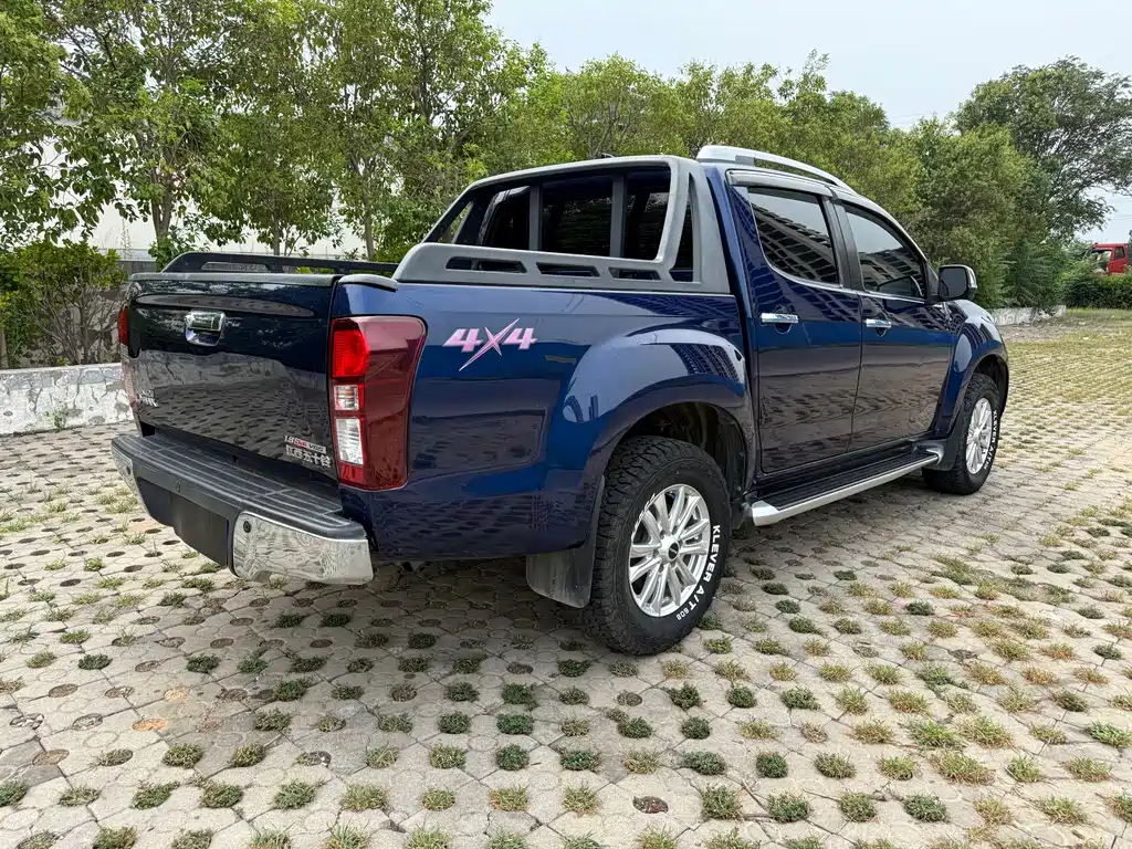 Isuzu D-MAX — миниатюра 7