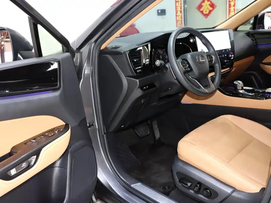 Lexus NX — миниатюра 8