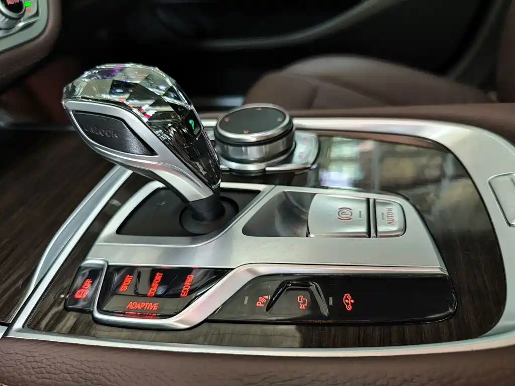BMW 7 Series — миниатюра 18