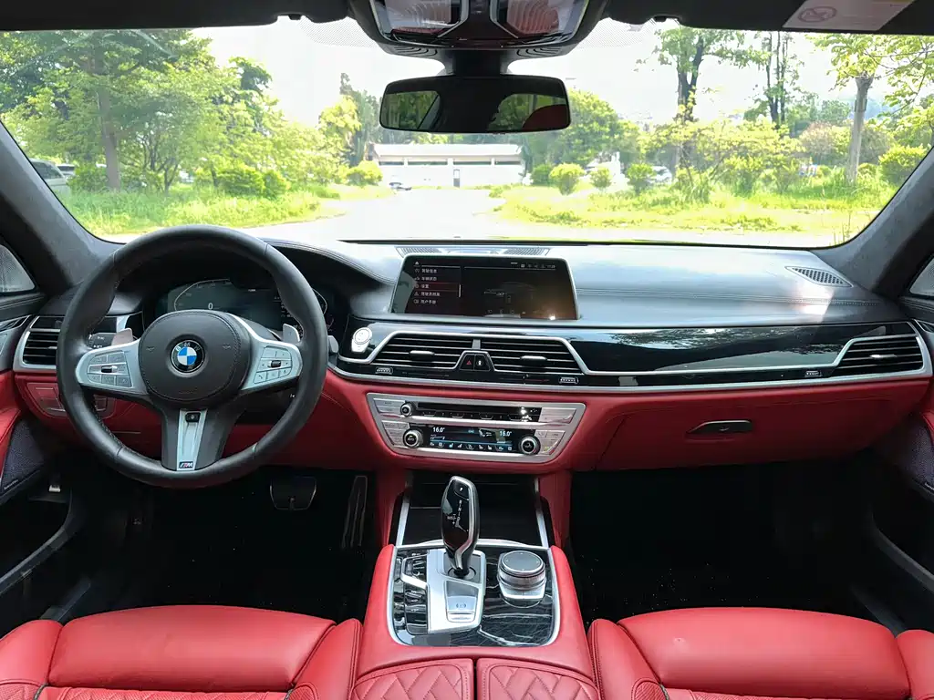 BMW 7 Series — миниатюра 13