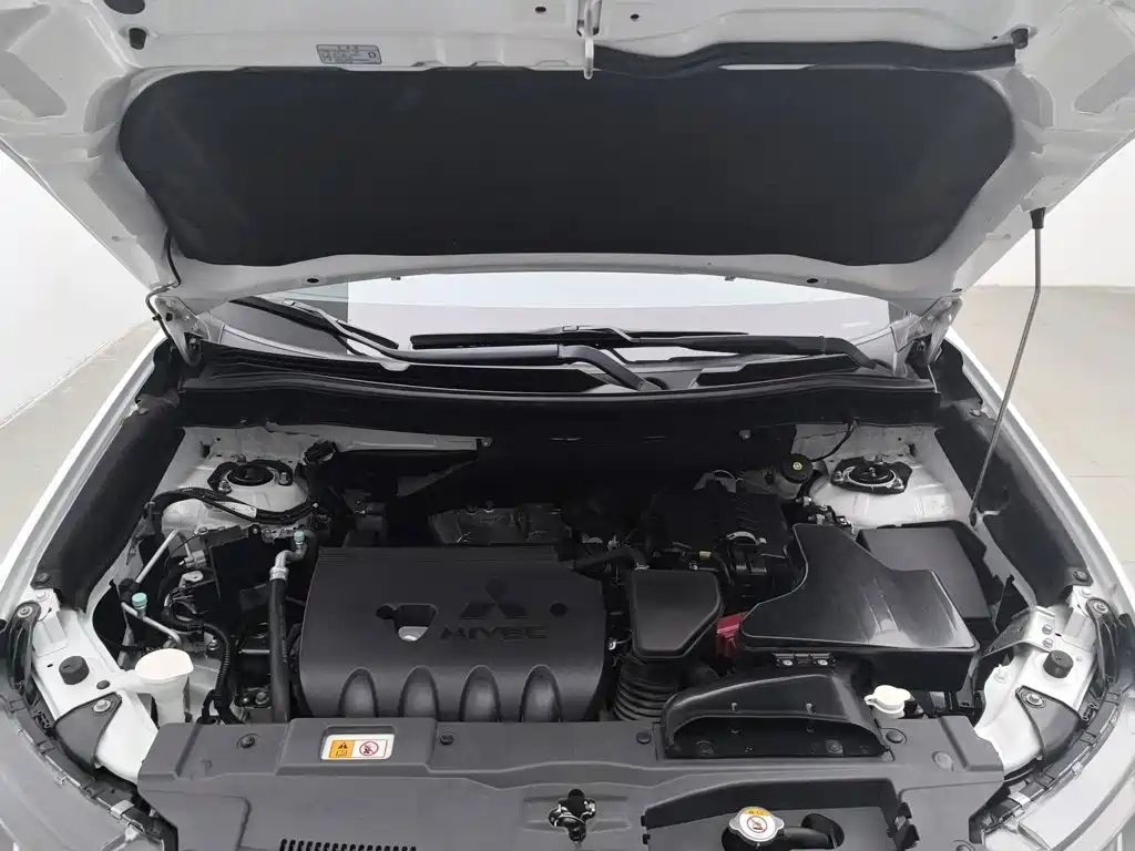 Mitsubishi Outlander — миниатюра 6