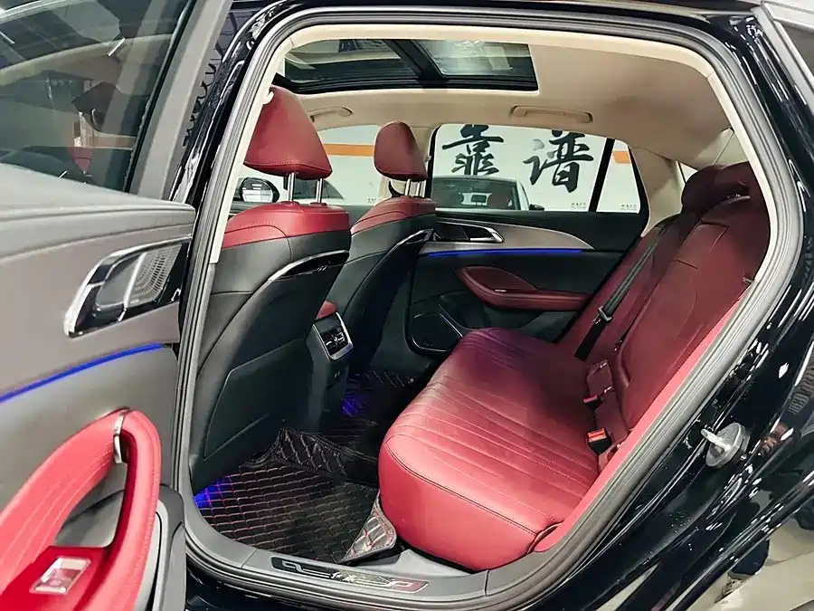 Hongqi Hongqi H5 — миниатюра 6