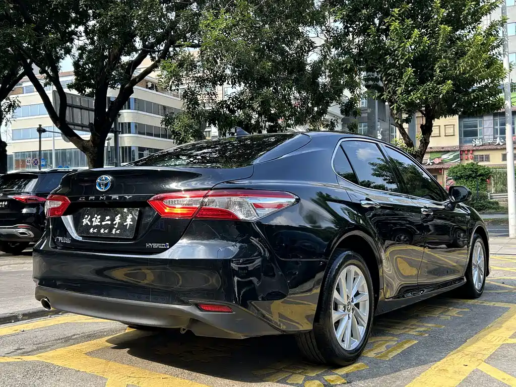 Toyota Camry — миниатюра 5