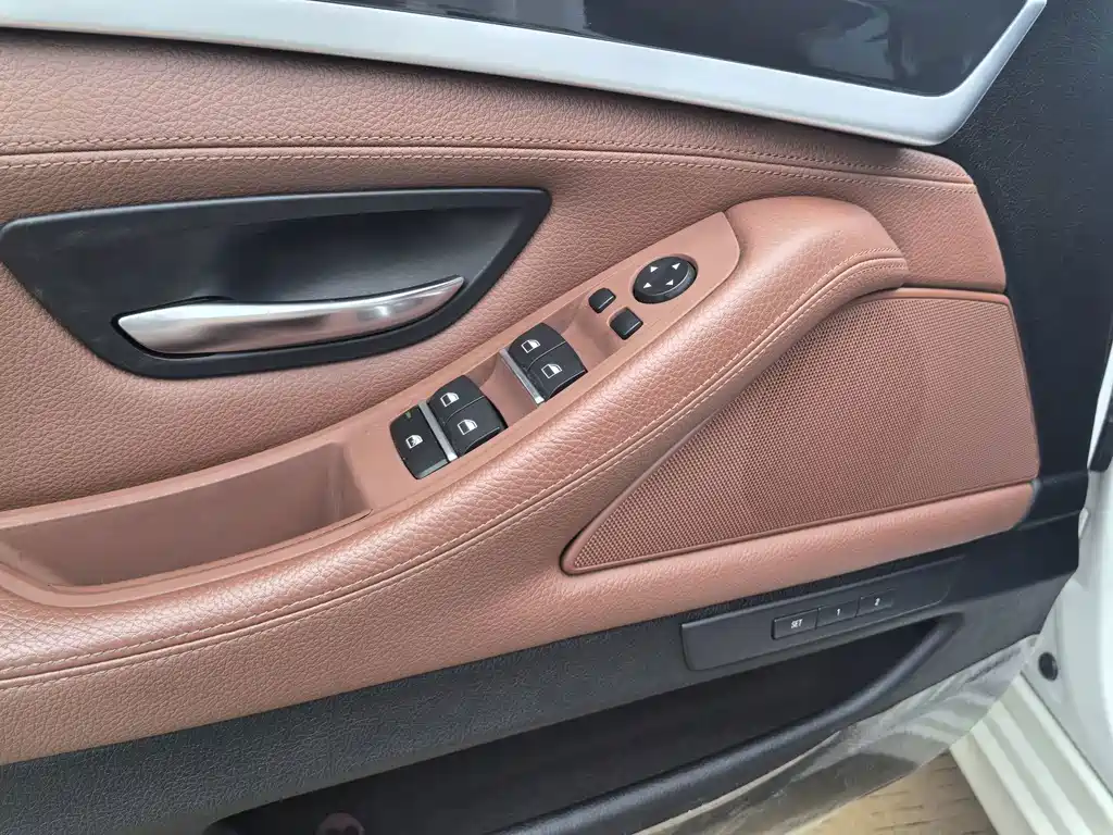BMW 5 Series — миниатюра 34