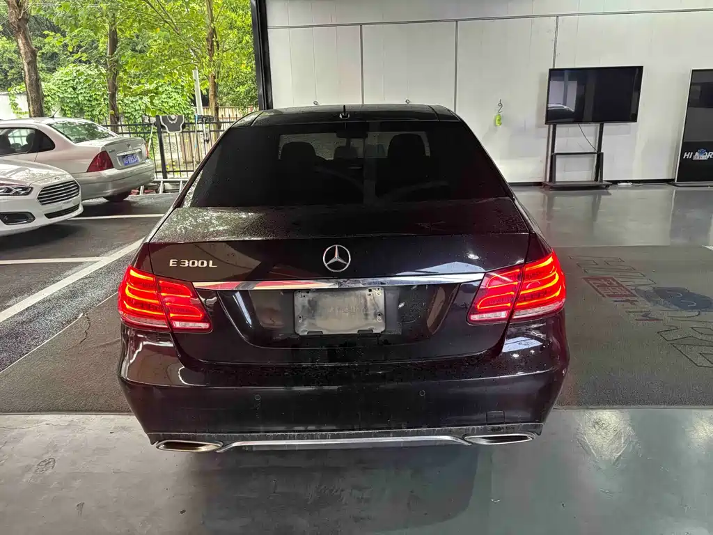 Mercedes-Benz E-Class — миниатюра 9