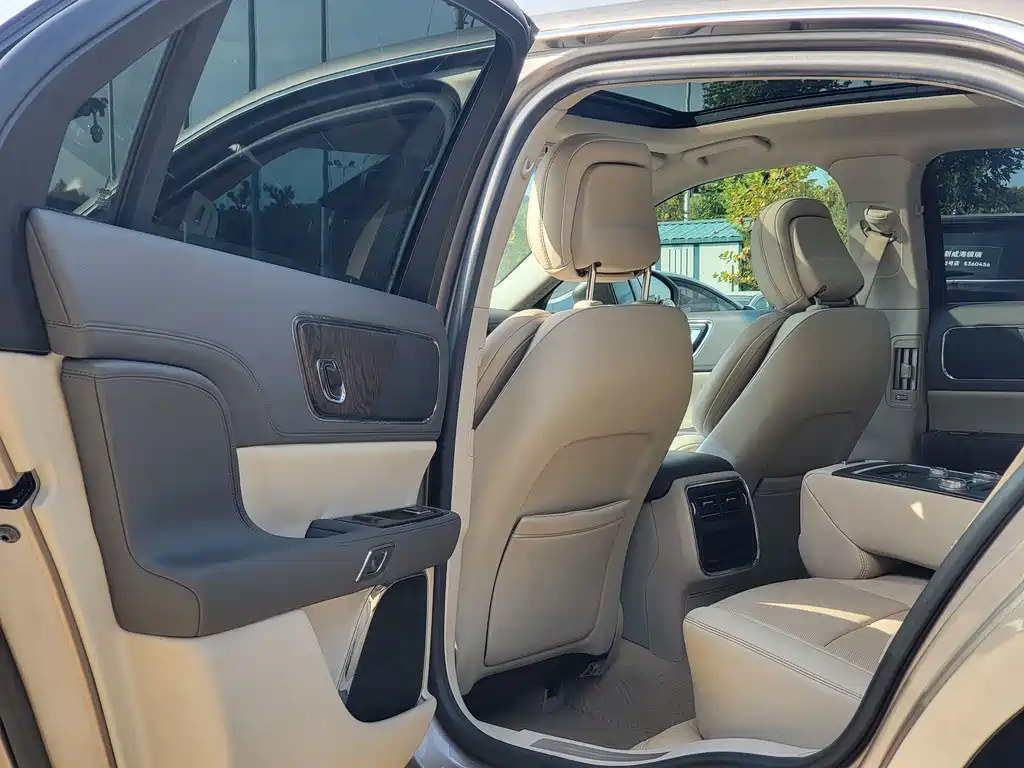Lincoln Continental — миниатюра 6