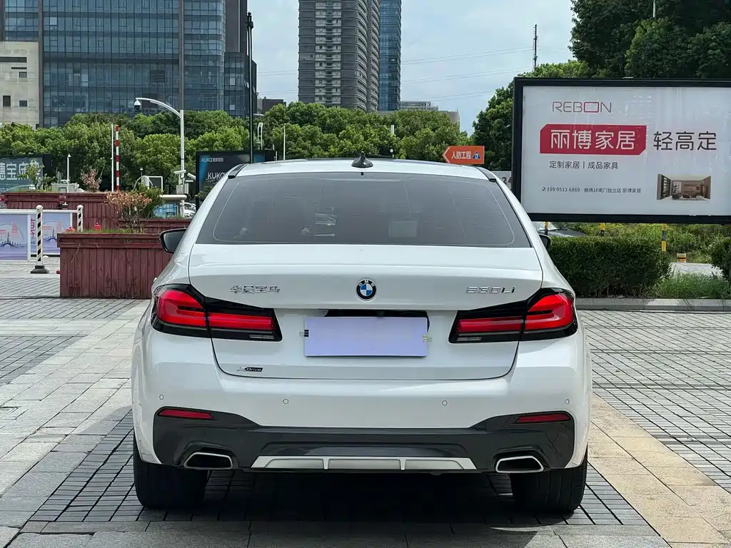 BMW 5 Series — миниатюра 4