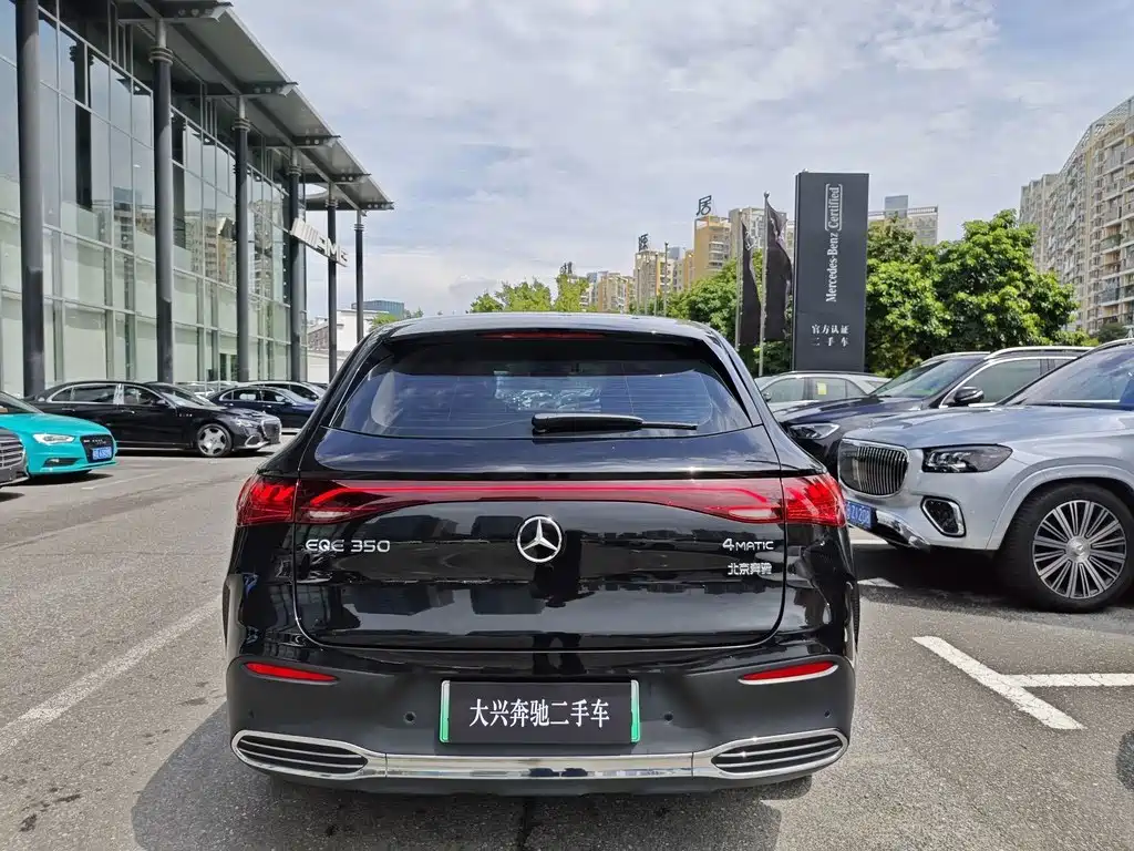 Mercedes-Benz EQE SUV — миниатюра 6
