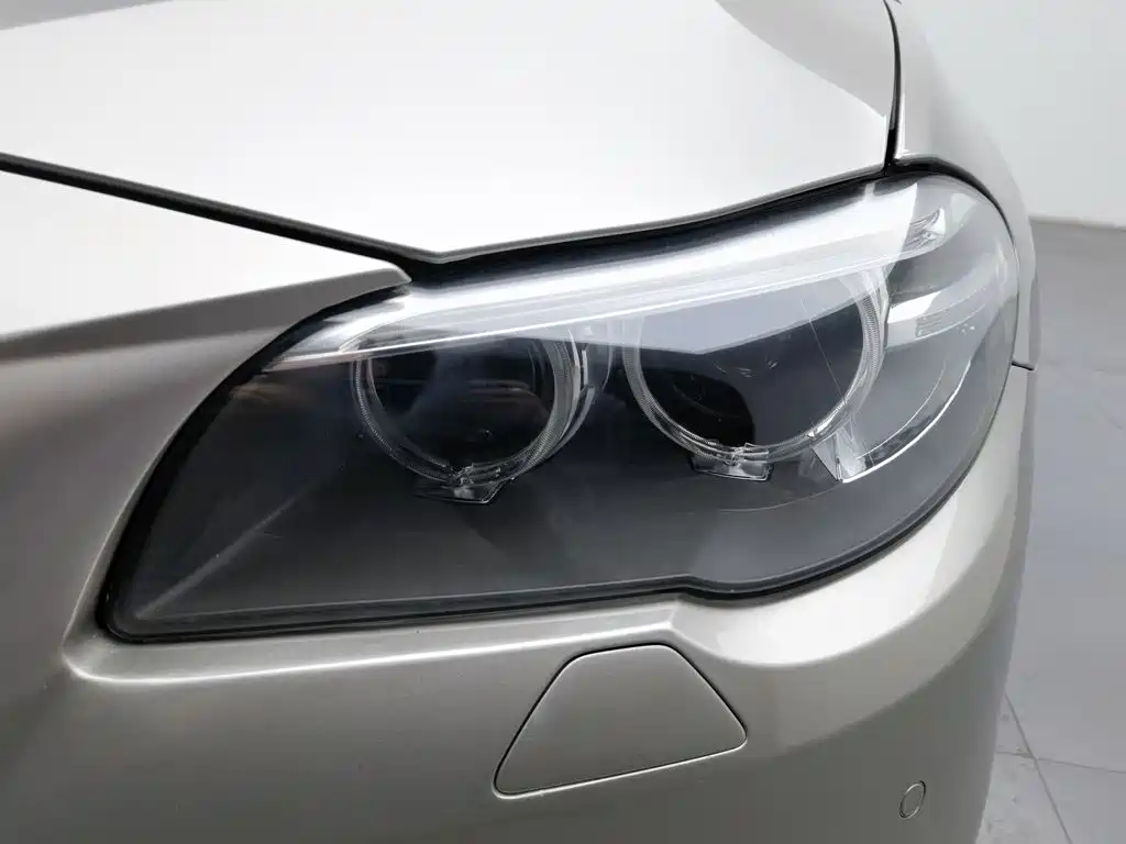 BMW 5 Series — миниатюра 7