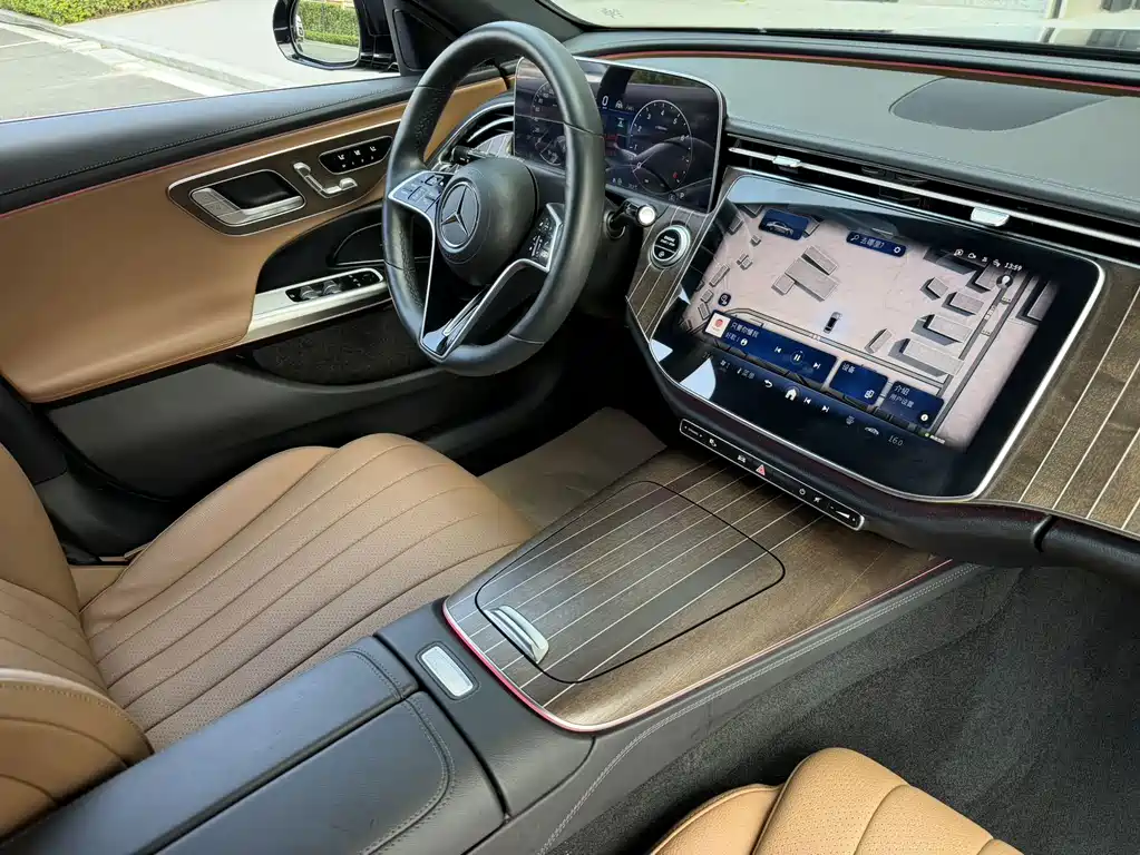 Mercedes-Benz E-Class — миниатюра 12