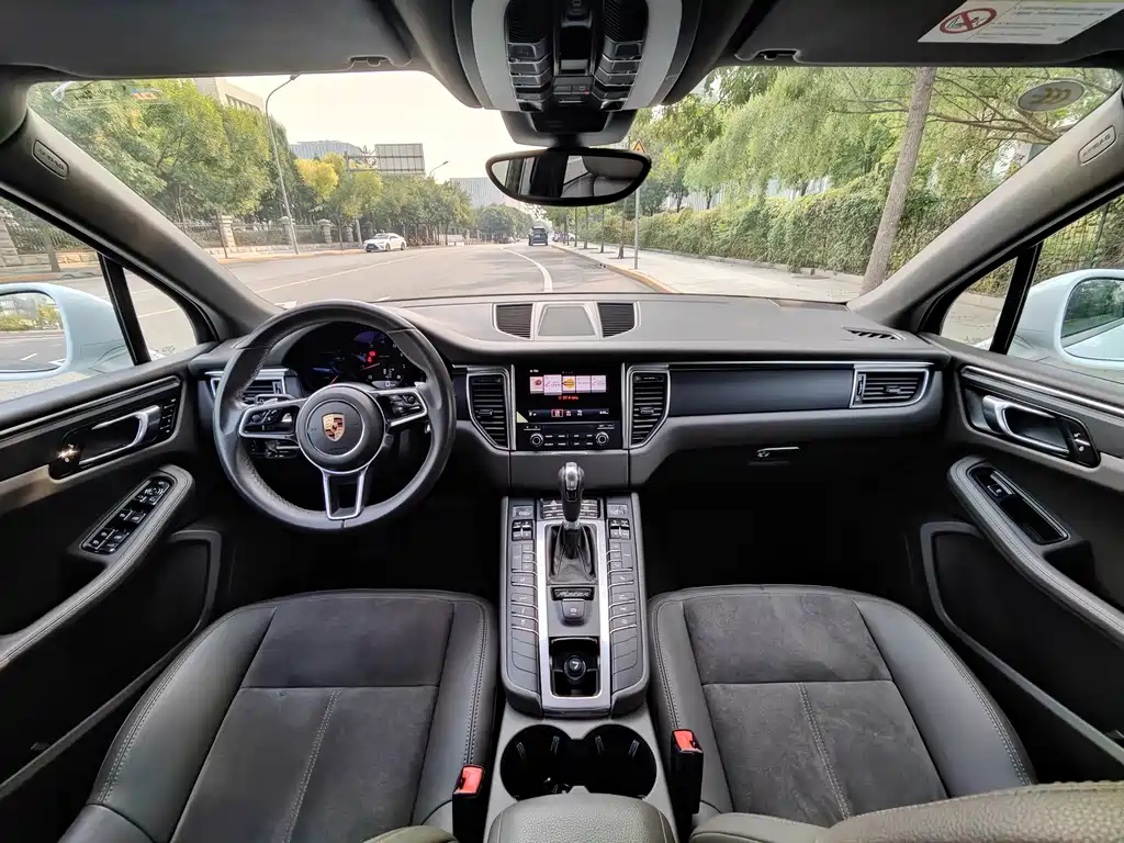 Porsche Macan — миниатюра 10