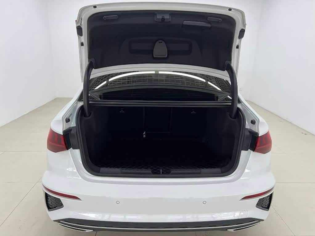 Audi A3 1.4 л 2023 г. Белый, пробег 35000 км