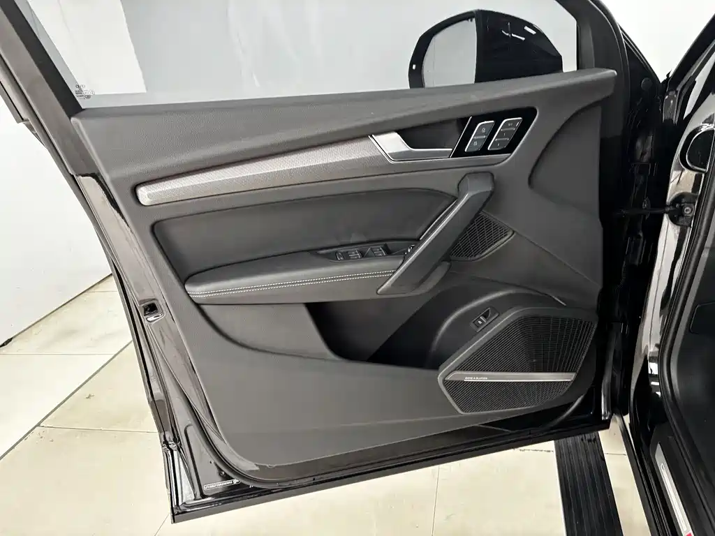 Audi Q5L — миниатюра 10