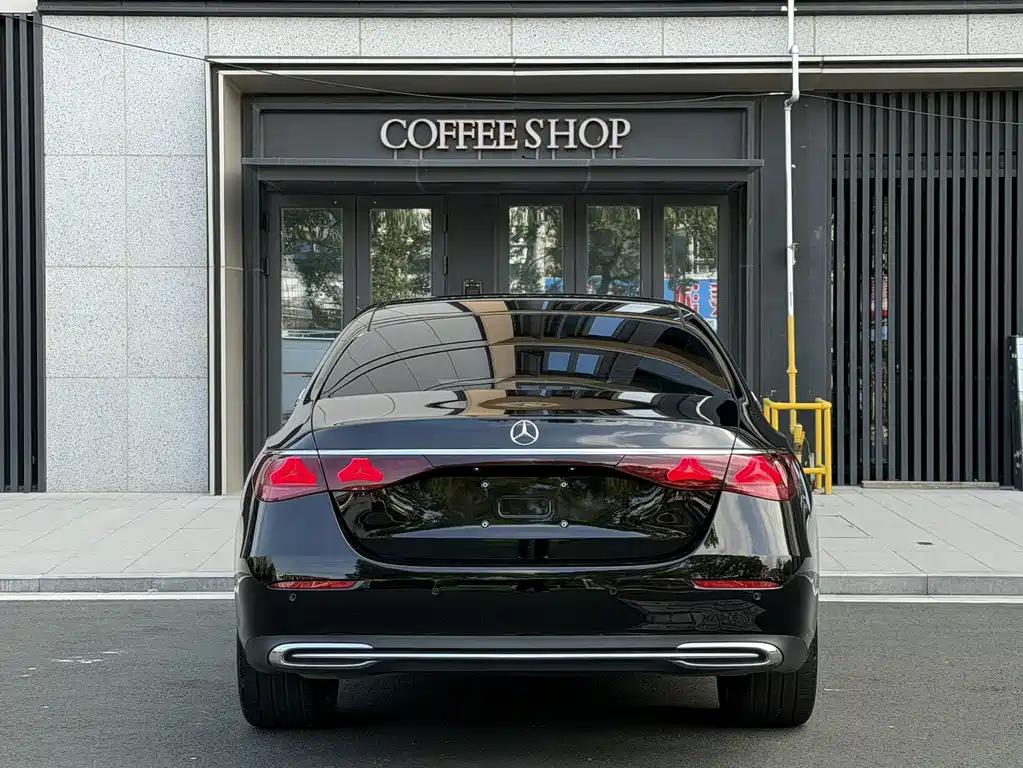 Mercedes-Benz E-Class — миниатюра 8