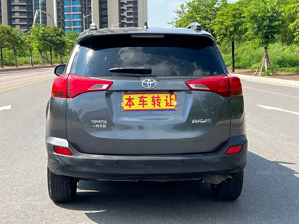 Toyota RAV4 — миниатюра 6