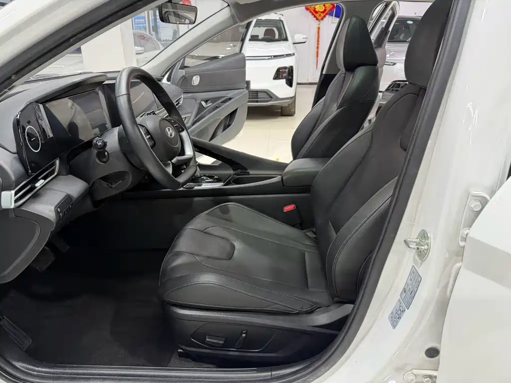 Hyundai Elantra — миниатюра 7