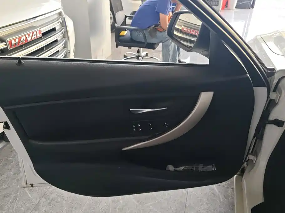 BMW 3 Series — миниатюра 7