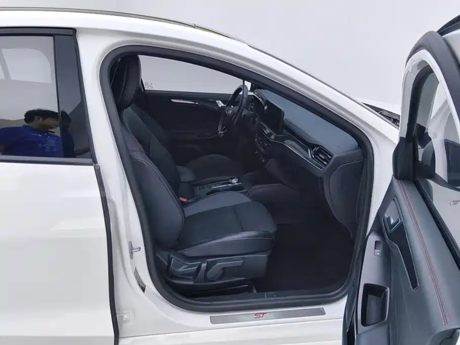 Ford Focus — миниатюра 8
