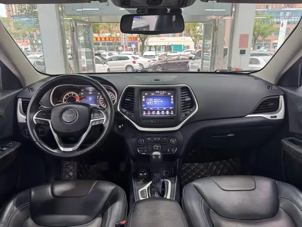 Jeep Cherokee — миниатюра 9