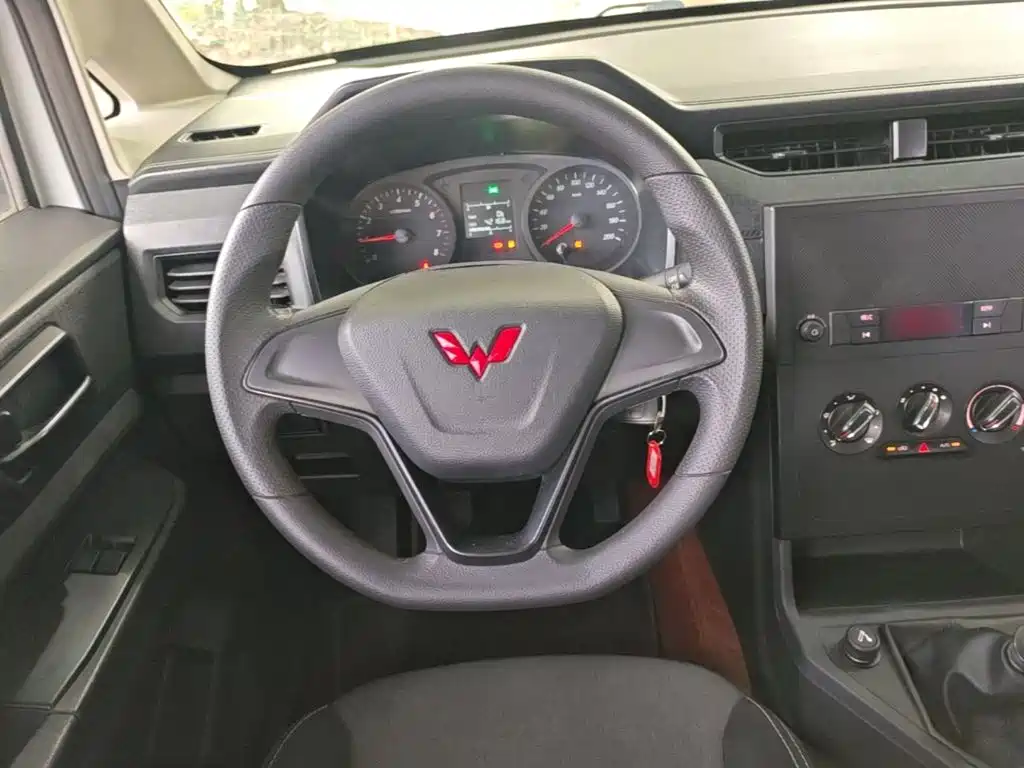 Wuling Hongguang PLUS — миниатюра 11