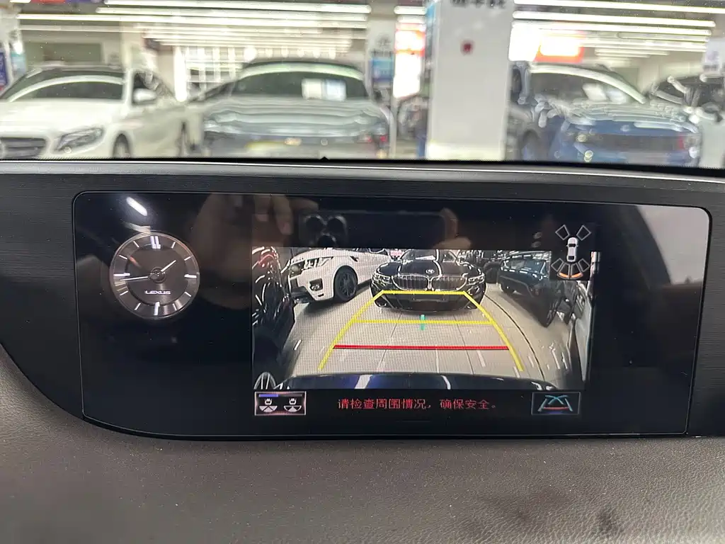 Lexus ES — миниатюра 12