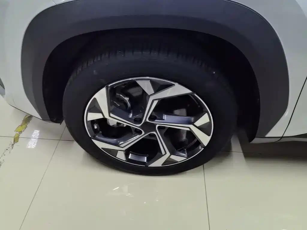 Geely Boyue L — миниатюра 23