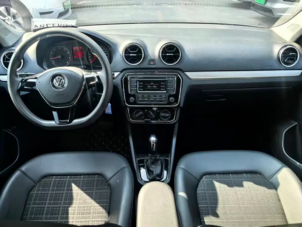 Volkswagen Jetta — миниатюра 11