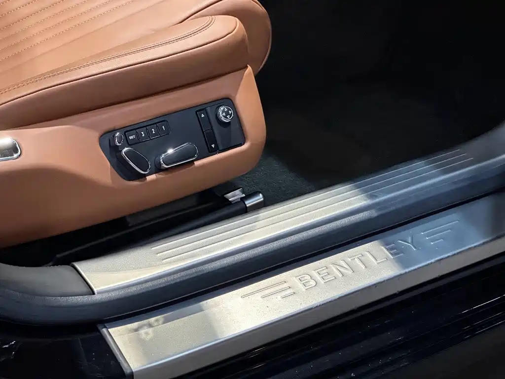 Bentley Flying Spur — миниатюра 15