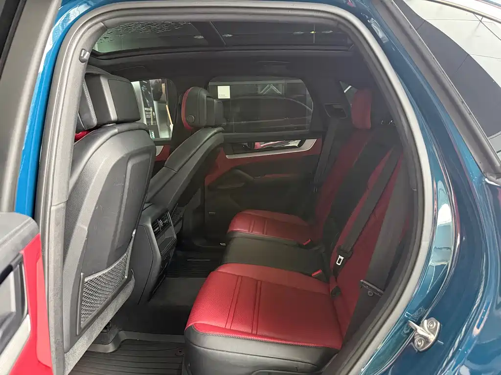 Porsche Cayenne — миниатюра 5