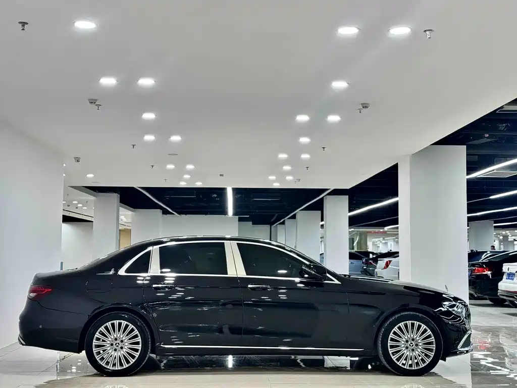 Mercedes-Benz E-Class — миниатюра 8