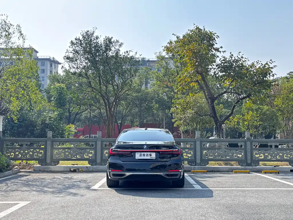 BMW 7 Series — миниатюра 5