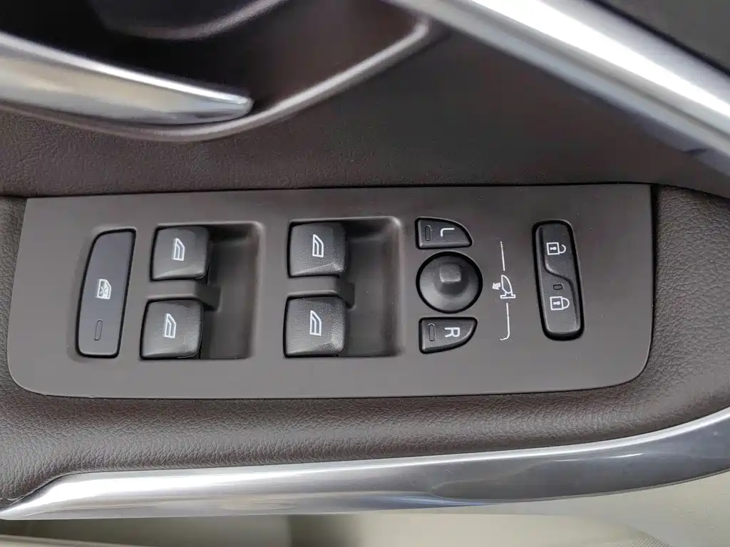 Volvo V40 — миниатюра 9