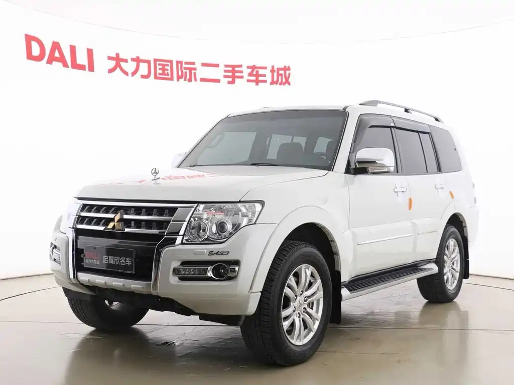 Mitsubishi Pajero (Import) 2020