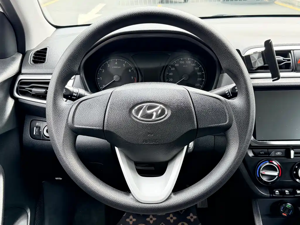 HYUNDAI RENA
