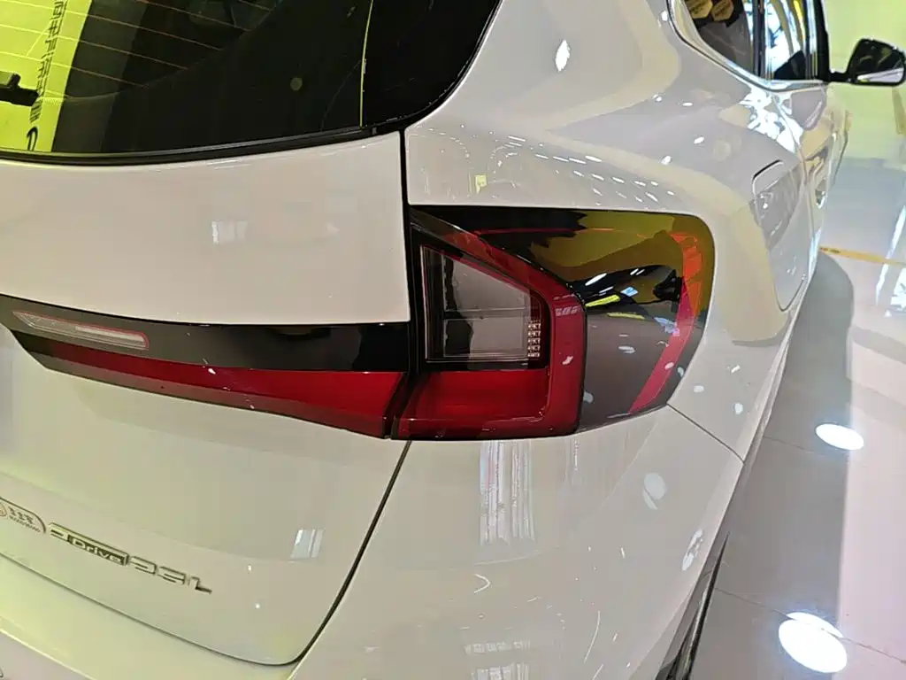 BMW iX1 — миниатюра 8