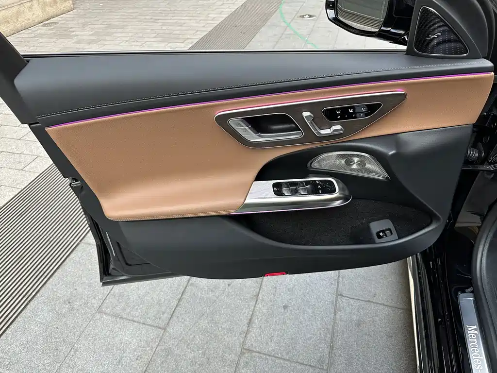 Mercedes-Benz E-Class — миниатюра 15
