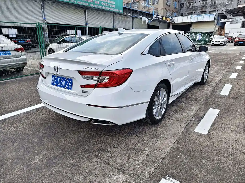 Honda Accord — миниатюра 13