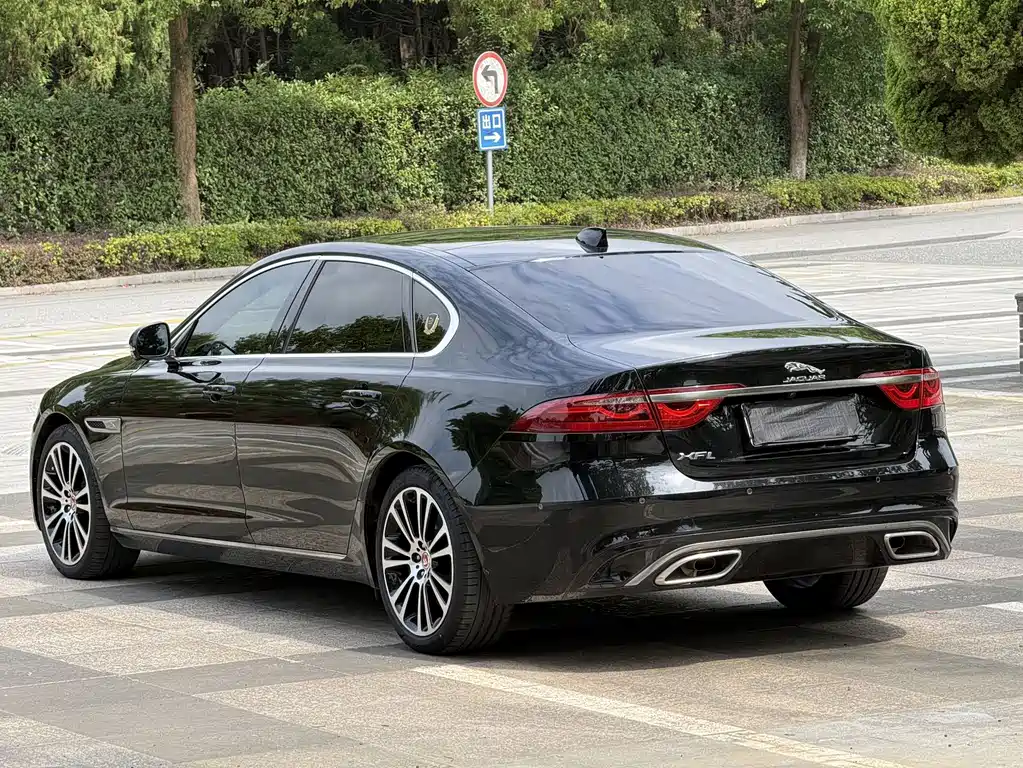 Jaguar XFL — миниатюра 3