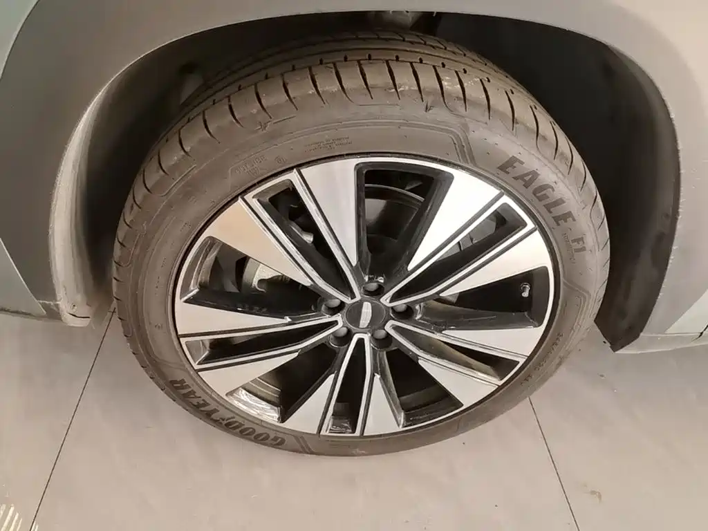 Geely Boyue L — миниатюра 23