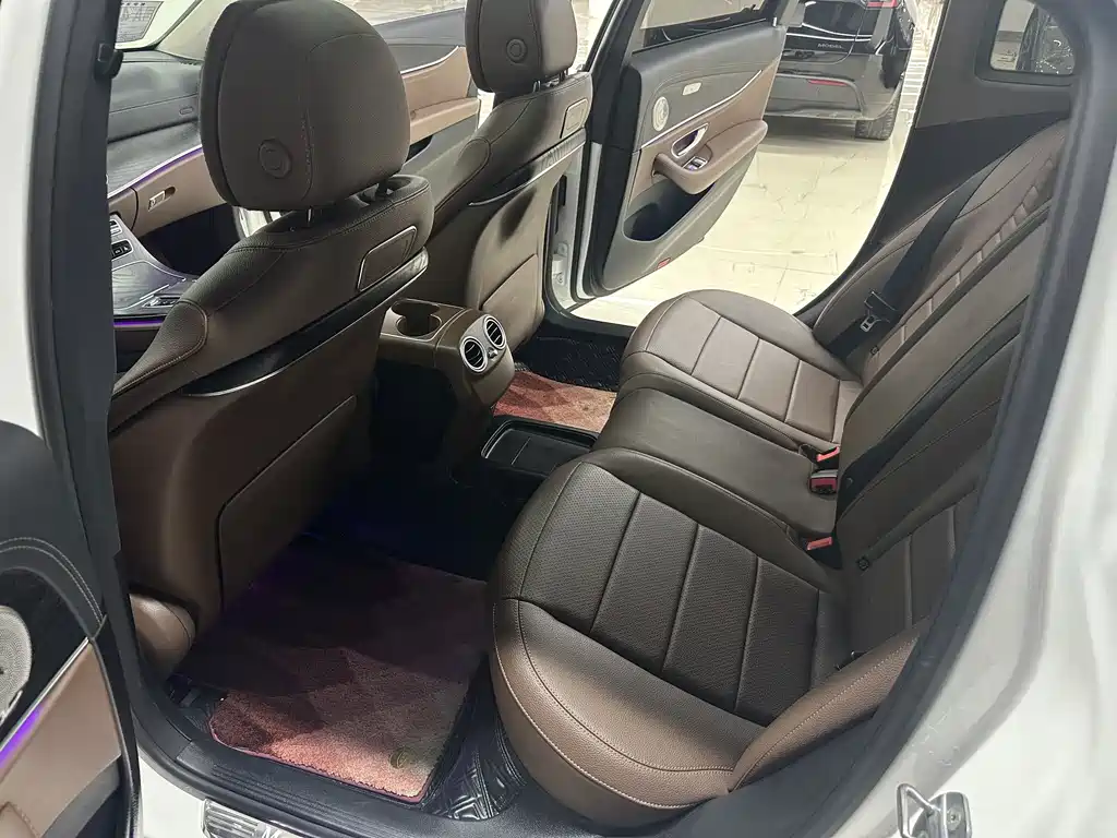 Mercedes-Benz E-Class — миниатюра 7