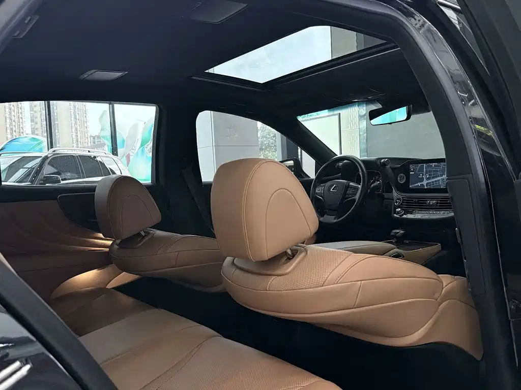 Lexus LS — миниатюра 21